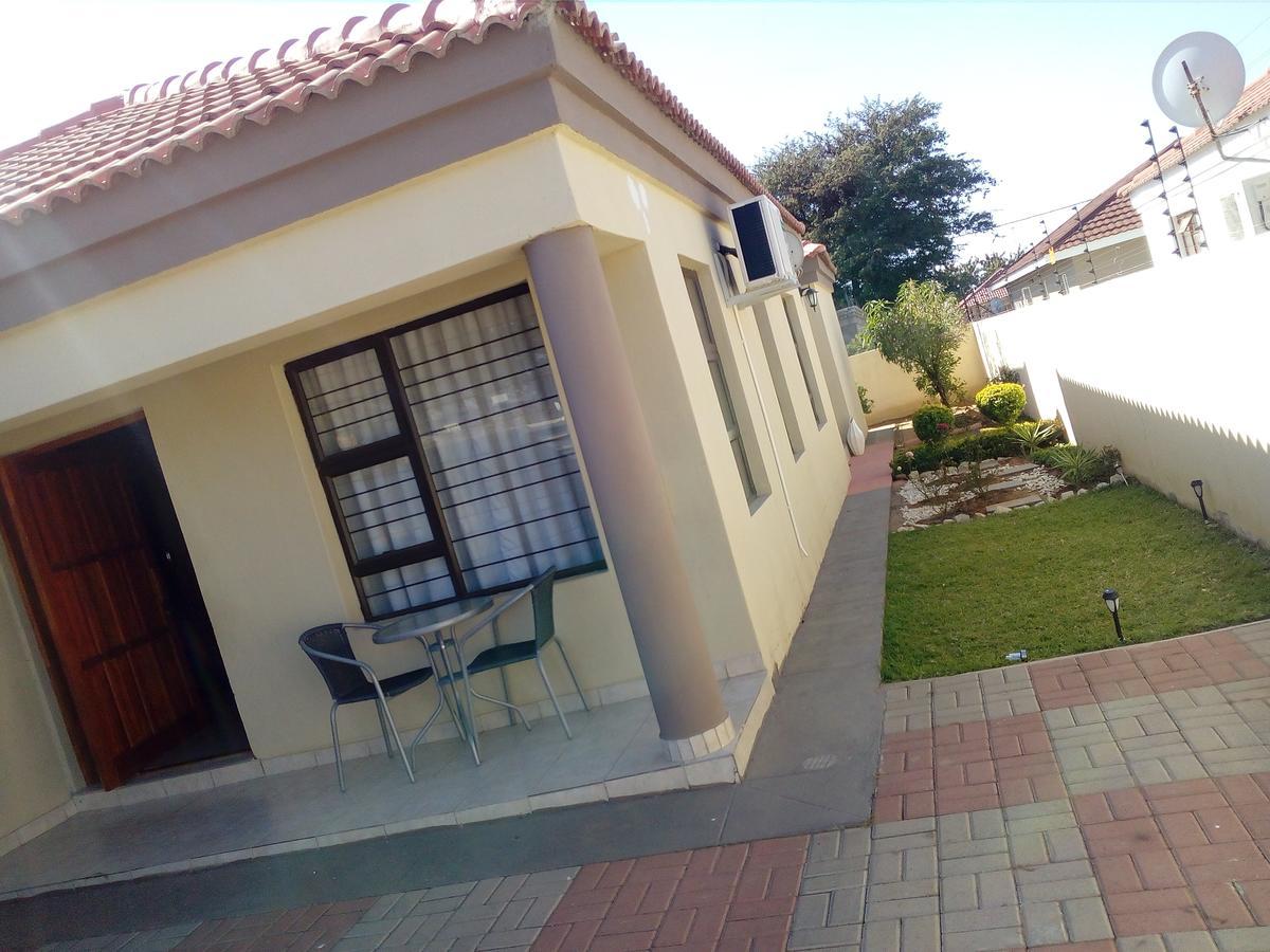 Tap'S Home Away From Home Gaborone Exterior foto