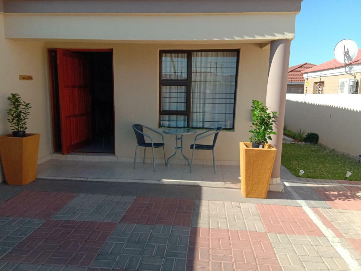 Tap'S Home Away From Home Gaborone Exterior foto